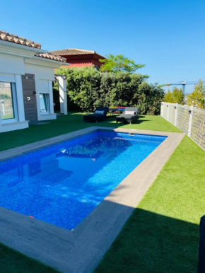 Villa with swimming pool and near the beach, Torremuelle